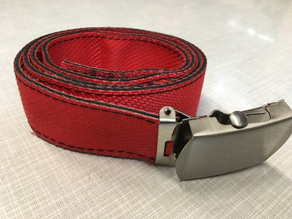 Gürtel aus recycelten Feuerwehr-Schlauch - Farbe Rot