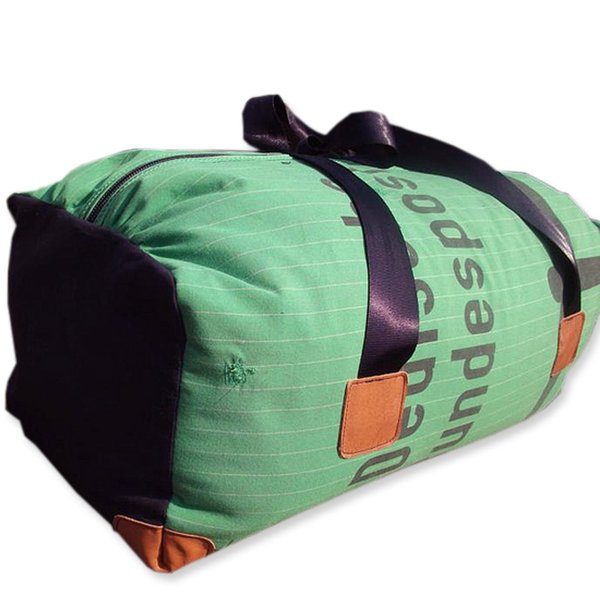 Unikat - große Sporttasche aus Postsack - Farbe Mintgrün
