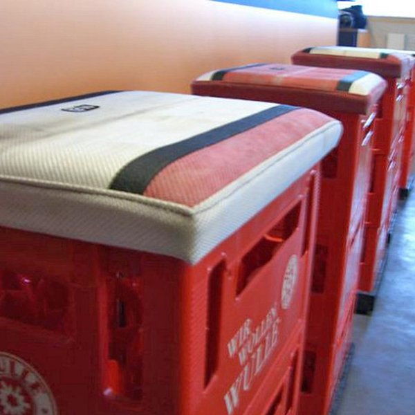 Sitzkissen für Bierkästen aus recycelten Feuerwehrschlauch